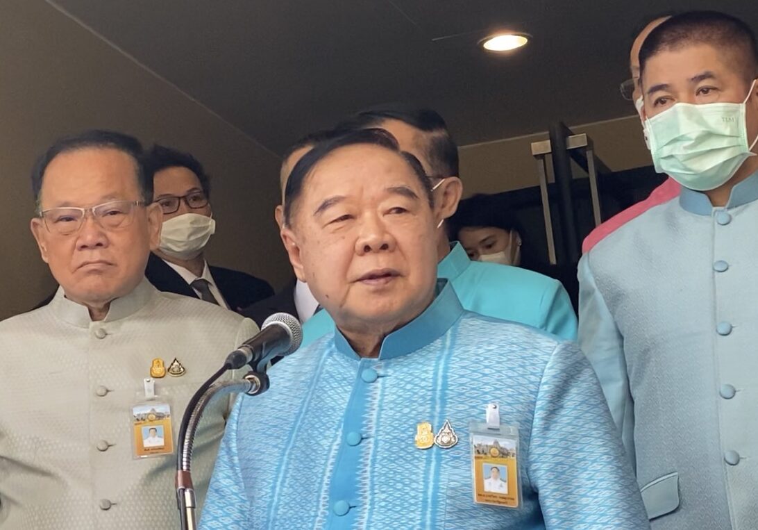 “บิ๊กป้อม” เพิ่มทหารชายแดน จ่อล็อกดาวน์ ถ้าโควิดระบาดแรง