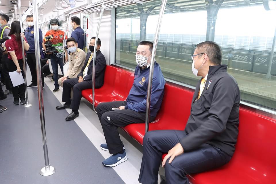 “ศักดิ์สยาม” นั่งรถไฟฟ้าสายสีแดงเช็กอัพระบบรับ “ประยุทธ์” และ ครม. พรุ่งนี้