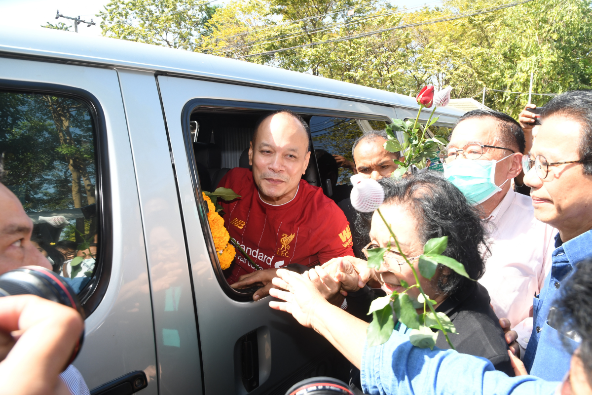 พ้นคุกแล้ว! ณัฐวุฒิ ใสยเกื้อ ติดกำไลอีเอ็ม คุมประพฤติอีกระยะ