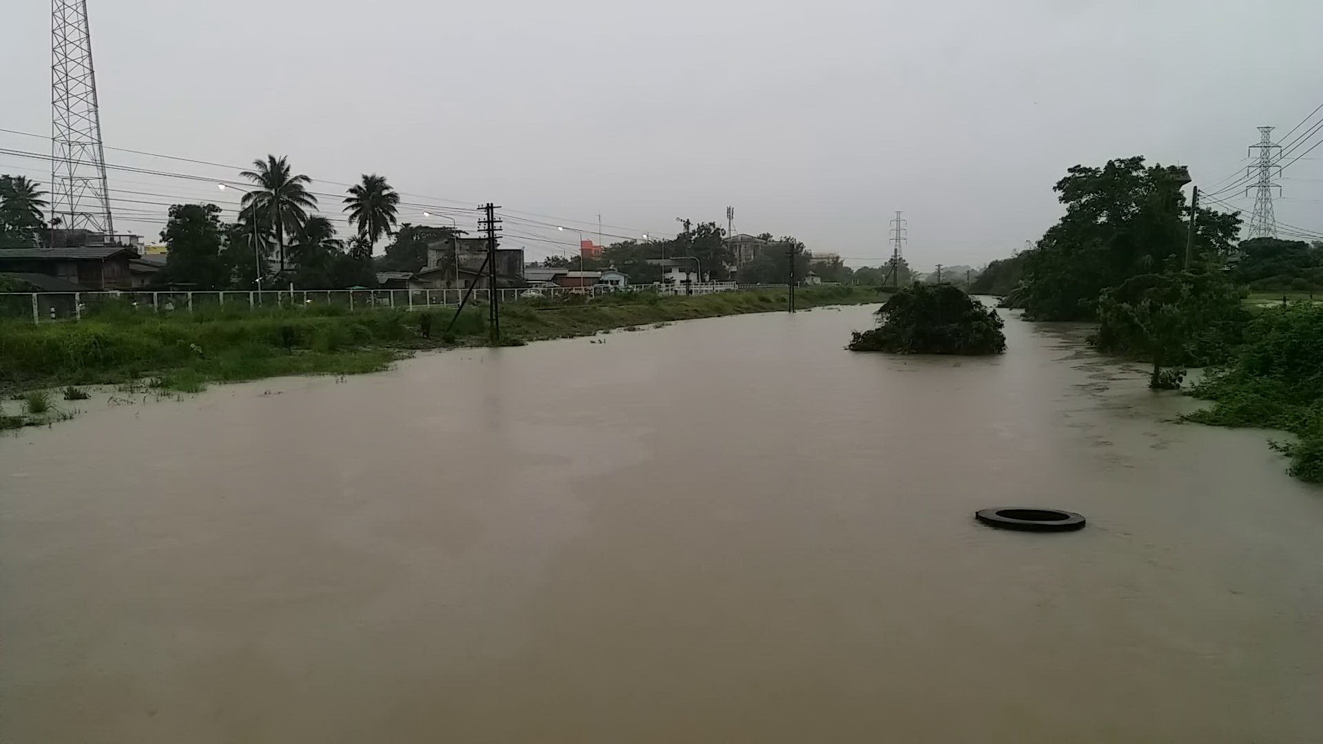 เมืองคอนประกาศภัยพิบัติ 7 อำเภอ เทศบาลปักธงเตือนรับอุทกภัย