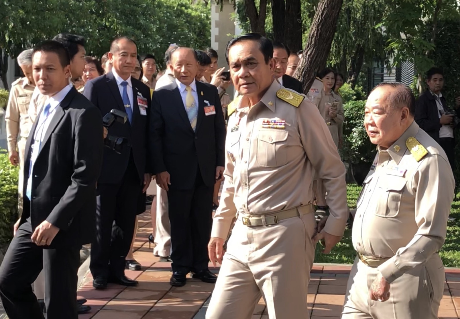 “ประยุทธ์-ประวิตร” ปัดฝุ่น กระทรวงดินและน้ำ ดูดงบประชารัฐ