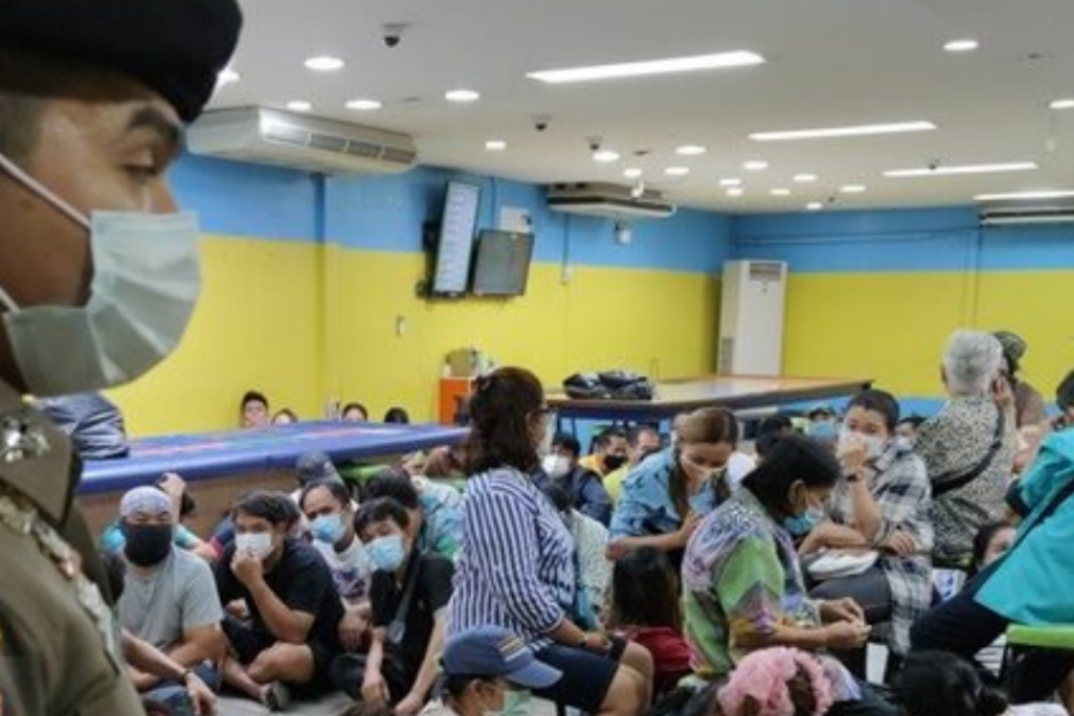 บชน. สั่งเด้ง 6 นายตำรวจ ทุ่งสองห้อง ปมพบบ่อนพนันแจ้งวัฒนะ