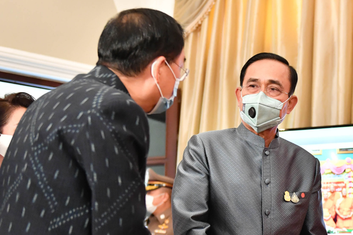 ประยุทธ์ โยน “อนุชา” กินกุ้งโชว์ประชาชน เรียกความมั่นใจ