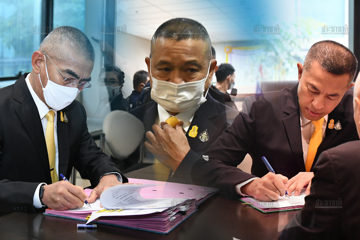 “ผบ.เหล่าทัพ” ตบเท้ารายงานตัว ส.ว. ตามตำแหน่ง ที่รัฐสภา
