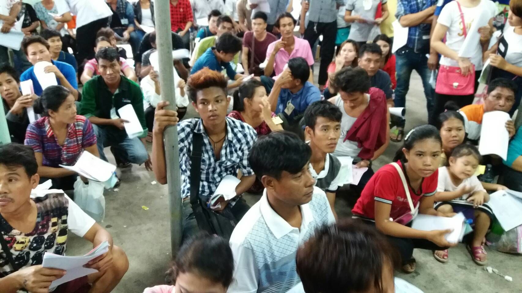 ธุรกิจขาดแรงงานหนัก “เอกชน” ดันสุดโต่งให้สัญชาติต่างด้าว
