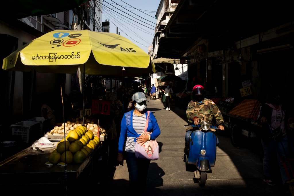 โควิดลากยาวกระทบเศรษฐกิจ 3-4% แรงงาน 4.7 ล้านเสี่ยงตกงาน-รายได้หด