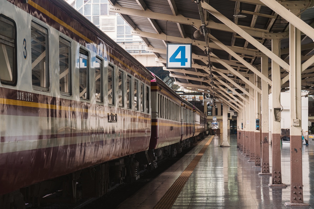 กรมราง ห้าม “รถไฟท่องเที่ยว” เข้าจังหวัดเรดโซน เข้มมาตรการ”เว้นระยะ-เว้นที่นั่ง”