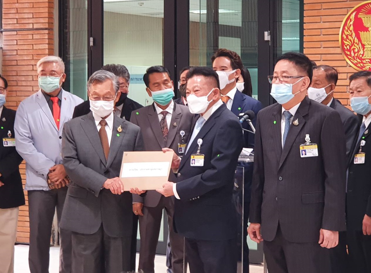 ยื่นแล้ว! ฝ่ายค้านอภิปรายไม่ไว้วางใจ 10 รัฐมนตรี