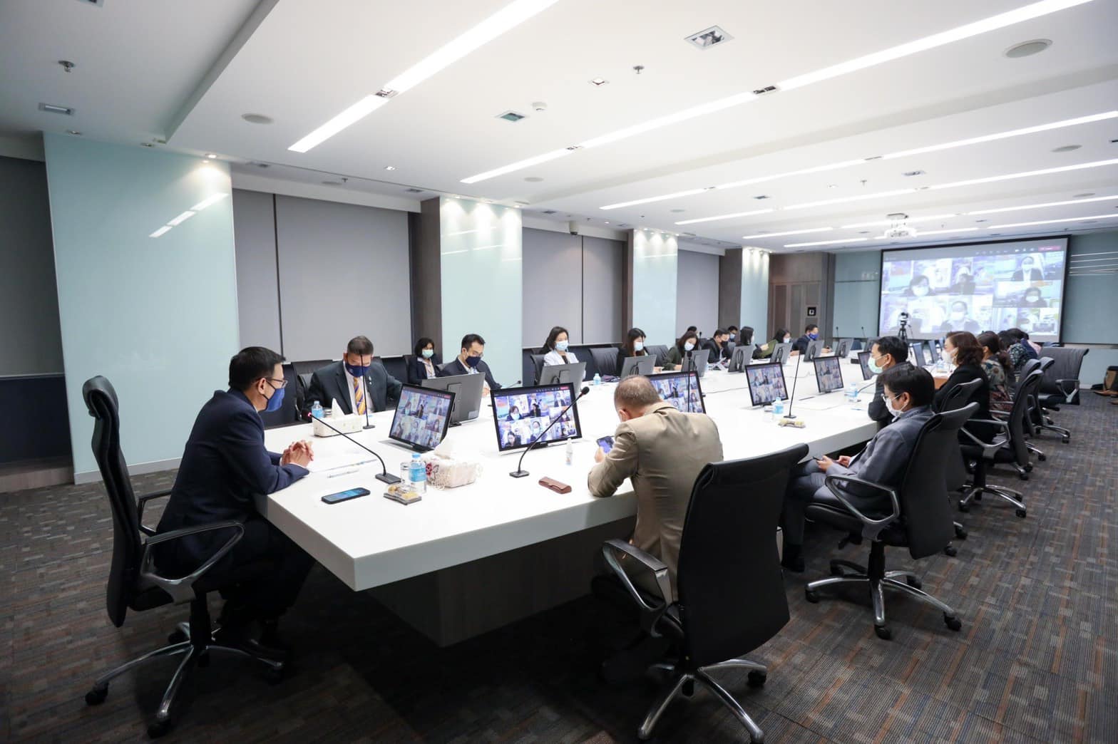 คปภ.เปิดกลุ่มไลน์ War Room ดึงระบบประกันเยียวยาโควิดตลอด 24 ชม.