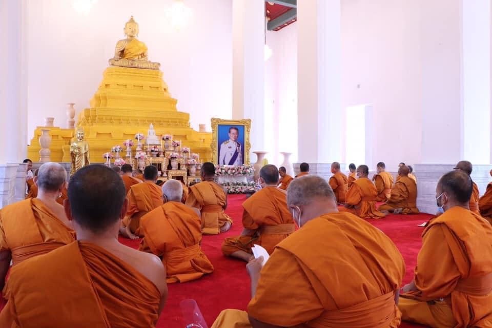 สมุทรสาคร จัดพิธีเจริญพระพุทธมนต์ ขอ “ผู้ว่าฯ” หายโควิด