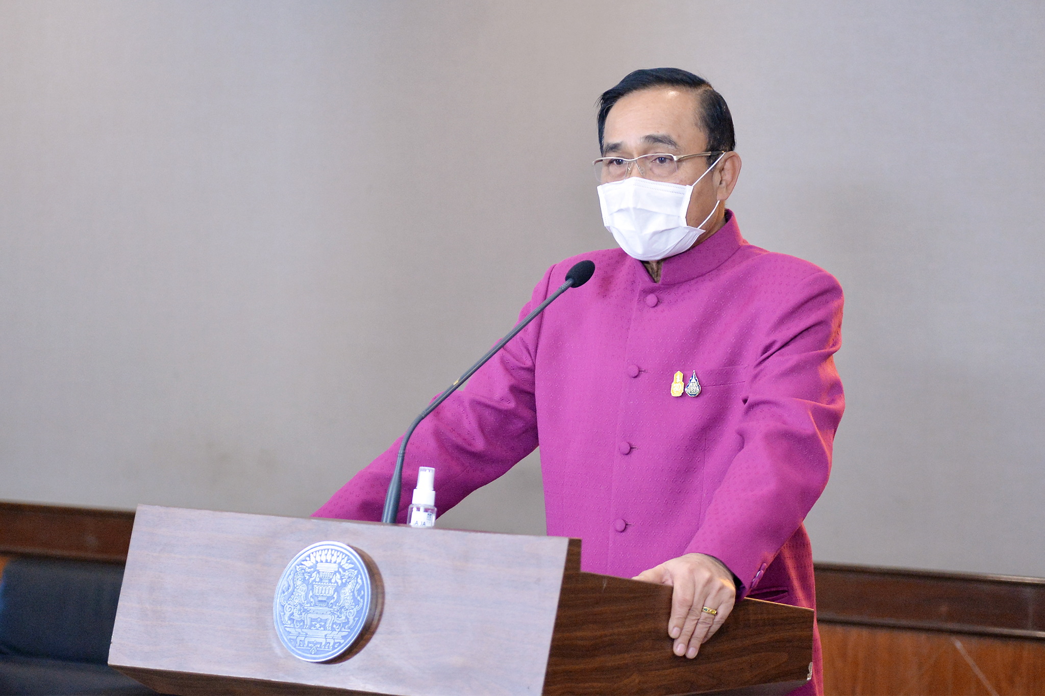 ประยุทธ์ เคาะเยียวยา “เราชนะ” ขู่ดำเนินคดีทุกรายบิดเบือนวัคซีน