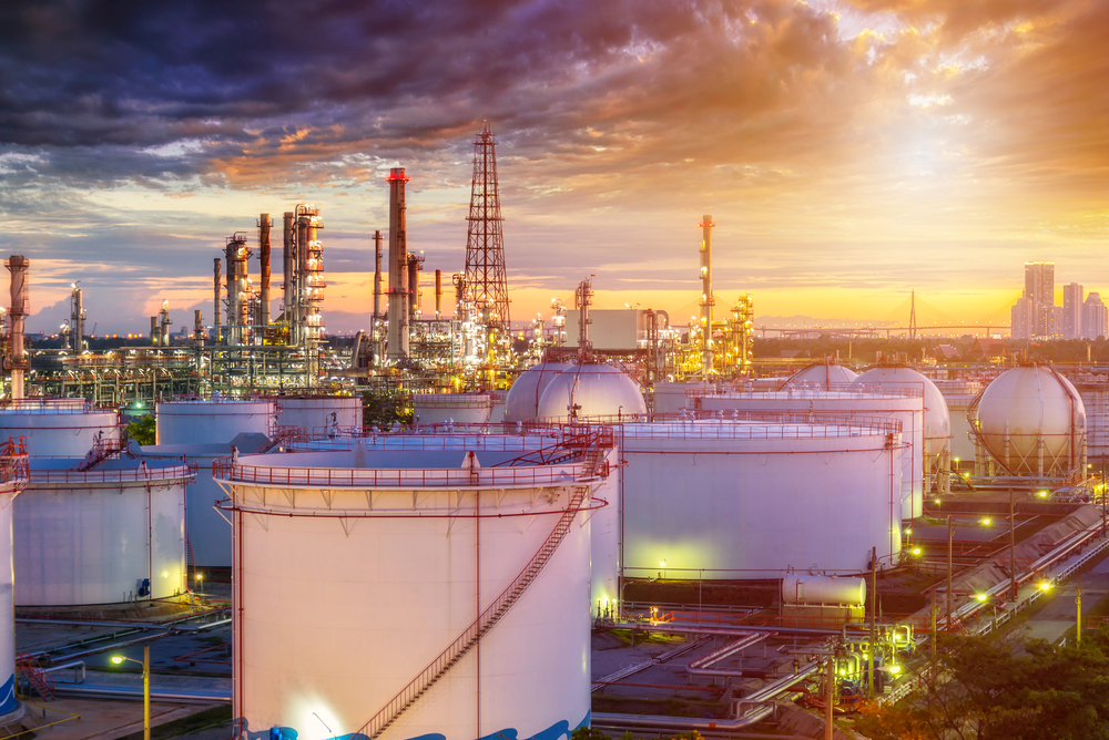 รัฐบี้ค่ากลั่นตรึงราคาน้ำมัน 6 โรงกลั่นคายกำไร 5,000 ล้านบาท