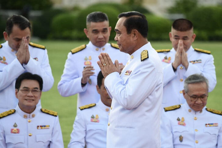 ประยุทธ์ จันทร์โอชา นายกรัฐมนตรีและรัฐมนตรีว่ากระทรวงกลาโหม ประยุทธ์ จันทร์โอชา นายกรัฐมนตรีและรัฐมนตรีว่ากระทรวงกลาโหม