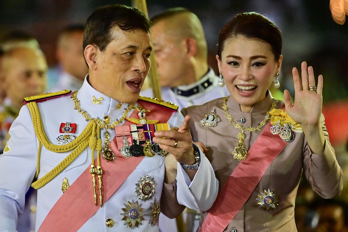 ในหลวง พระราชินี เสด็จเปิดอาคารศาลจังหวัดสุโขทัย