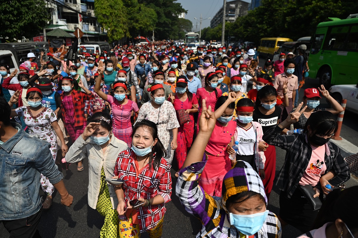 เมียนมา ตัดสัญญาณเน็ตทั่วประเทศ หลังมวลชนหลายพัน ลงถนนประท้วง