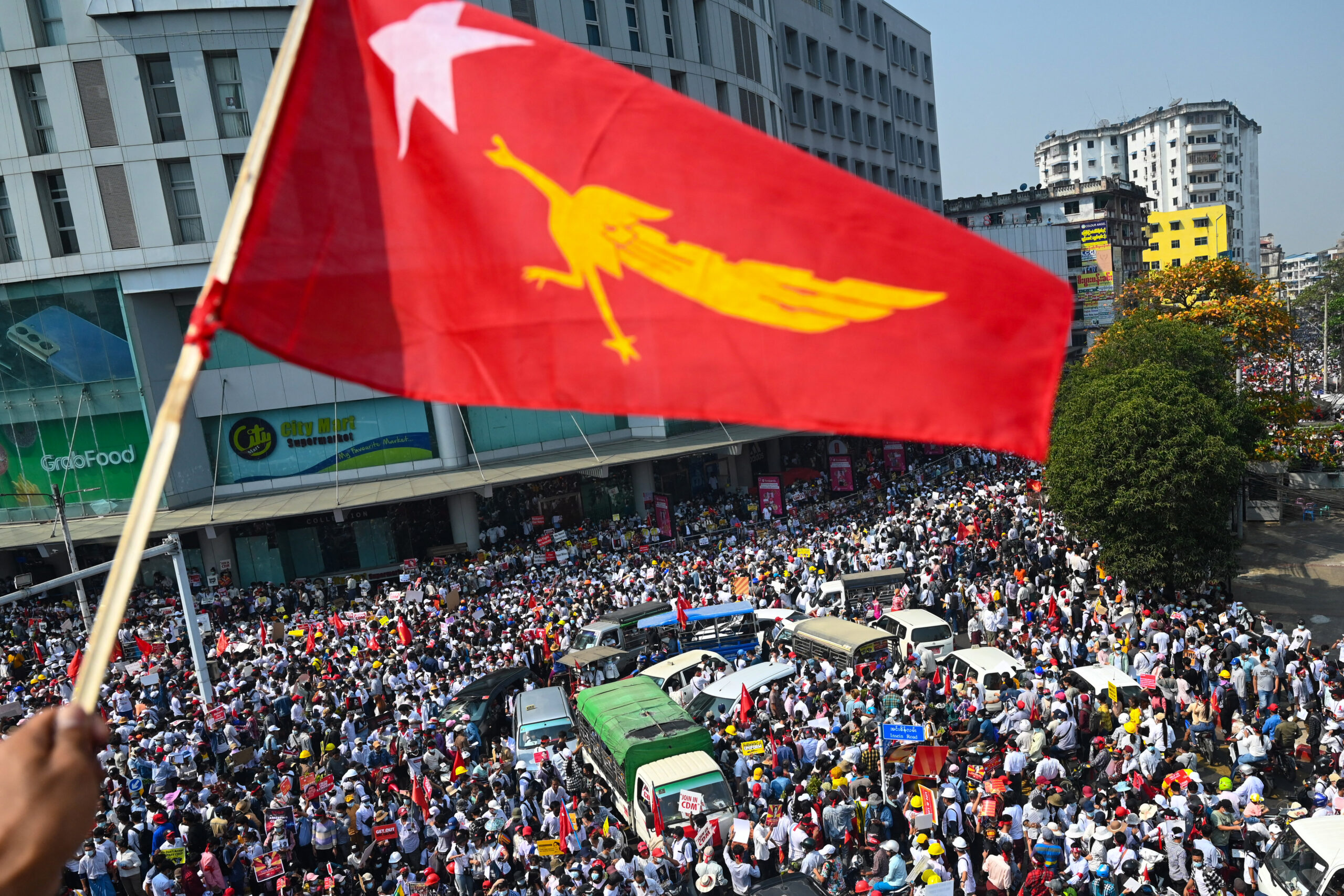 ชาวเมียนมา นัดหยุดงานต้านรัฐประหาร ทหารขู่อันตรายถึงชีวิต