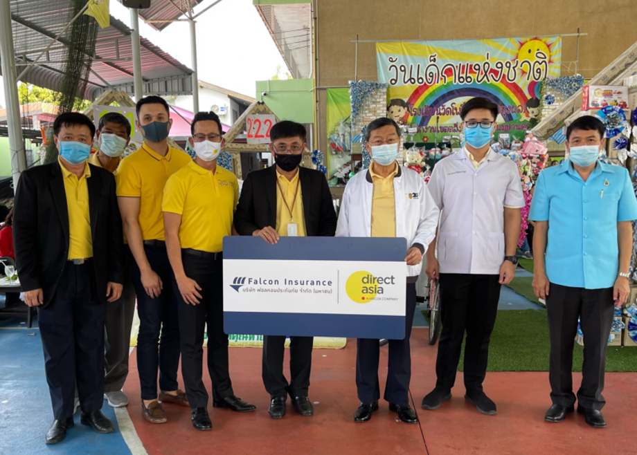 ฟอลคอนประกันภัยสานต่อโครงการมอบหมวกนิรภัยเด็กและอุปกรณ์การเรียน ให้แก่ 2 โรงเรียนในเขตพื้นที่ตลิ่งชัน