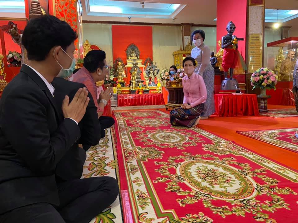 เจ้าคุณพระสินีนาฏ พิลาสกัลยาณี ถวายผ้าไตรพระราชทาน วัดยานนาวา
