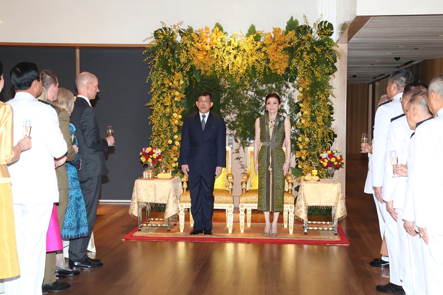 ในหลวง-พระราชินี เสด็จฯ สถานทูตออสเตรเลีย ทอดพระเนตรสารคดีเฉลิมพระเกียรติ