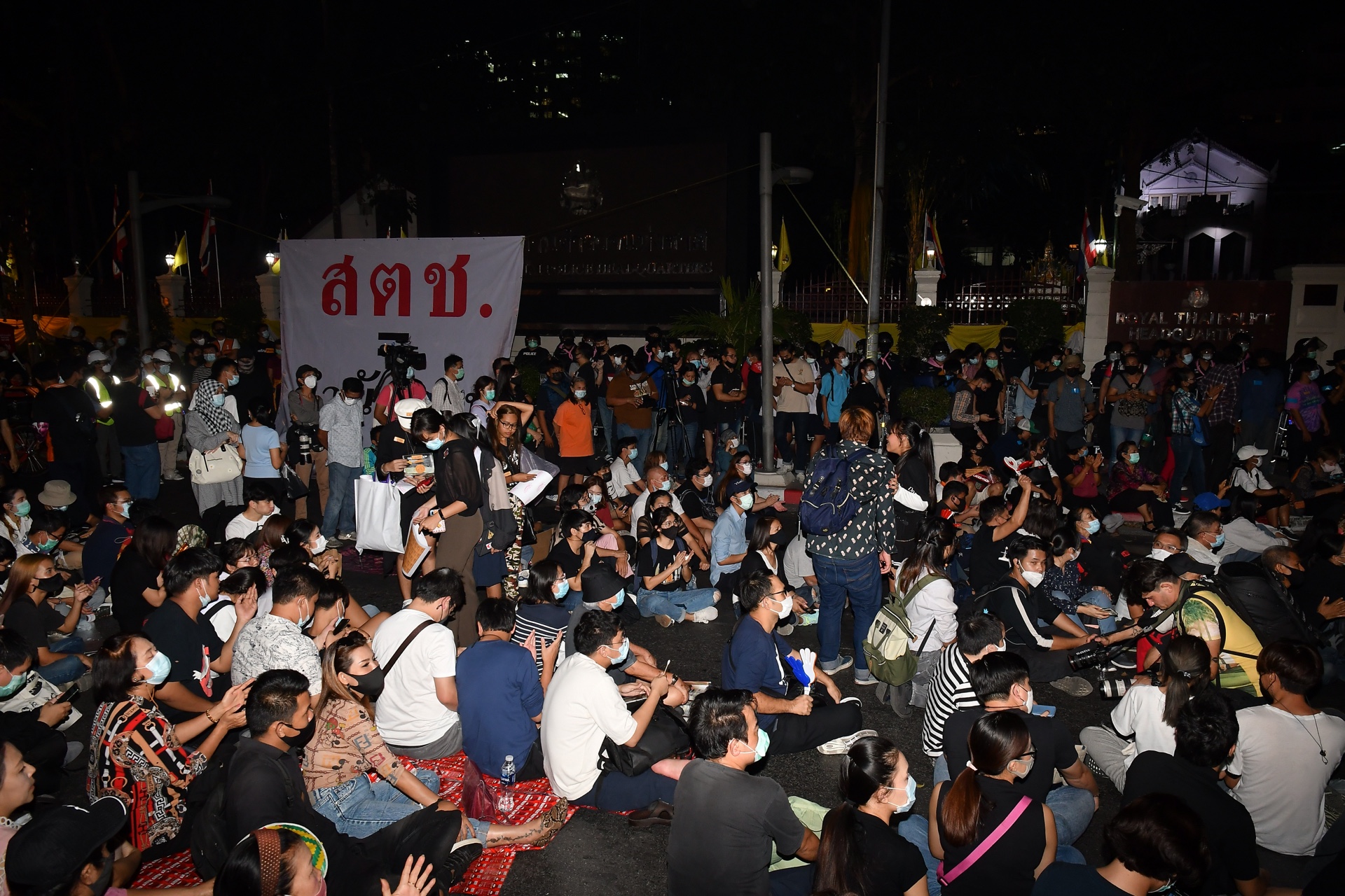 ม็อบเปิด “คลับเฮ้าส์ออฟไลน์” ปราศรัยปมตำรวจไทย วอนกลับใจเคียงข้างประชาชน