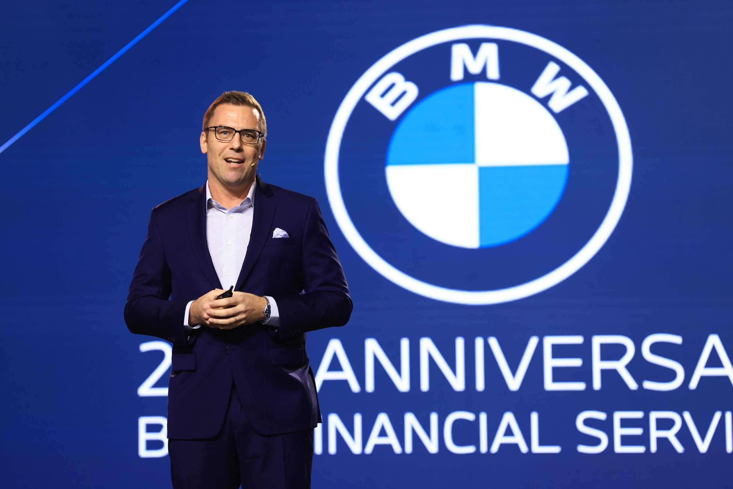 BMW เดินหน้ารักษาแชมป์รถหรู ถล่มเดือดอีก 5 รุ่นรวด
