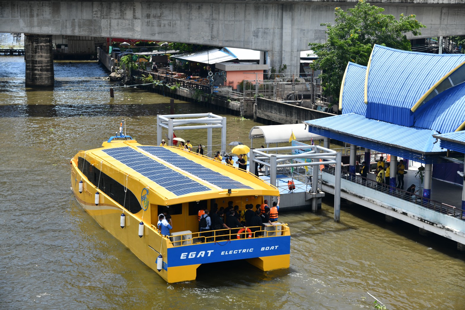 กฟผ.ผนึกเรือด่วนเจ้าพระยา ทดลองให้บริการเรือไฟฟ้า ปากเกร็ด-สาทร 6 เดือน