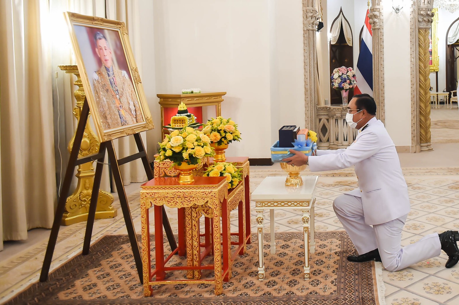 ในหลวง พระราชทานของขวัญปีใหม่แก่ “พล.อ.ประยุทธ์”