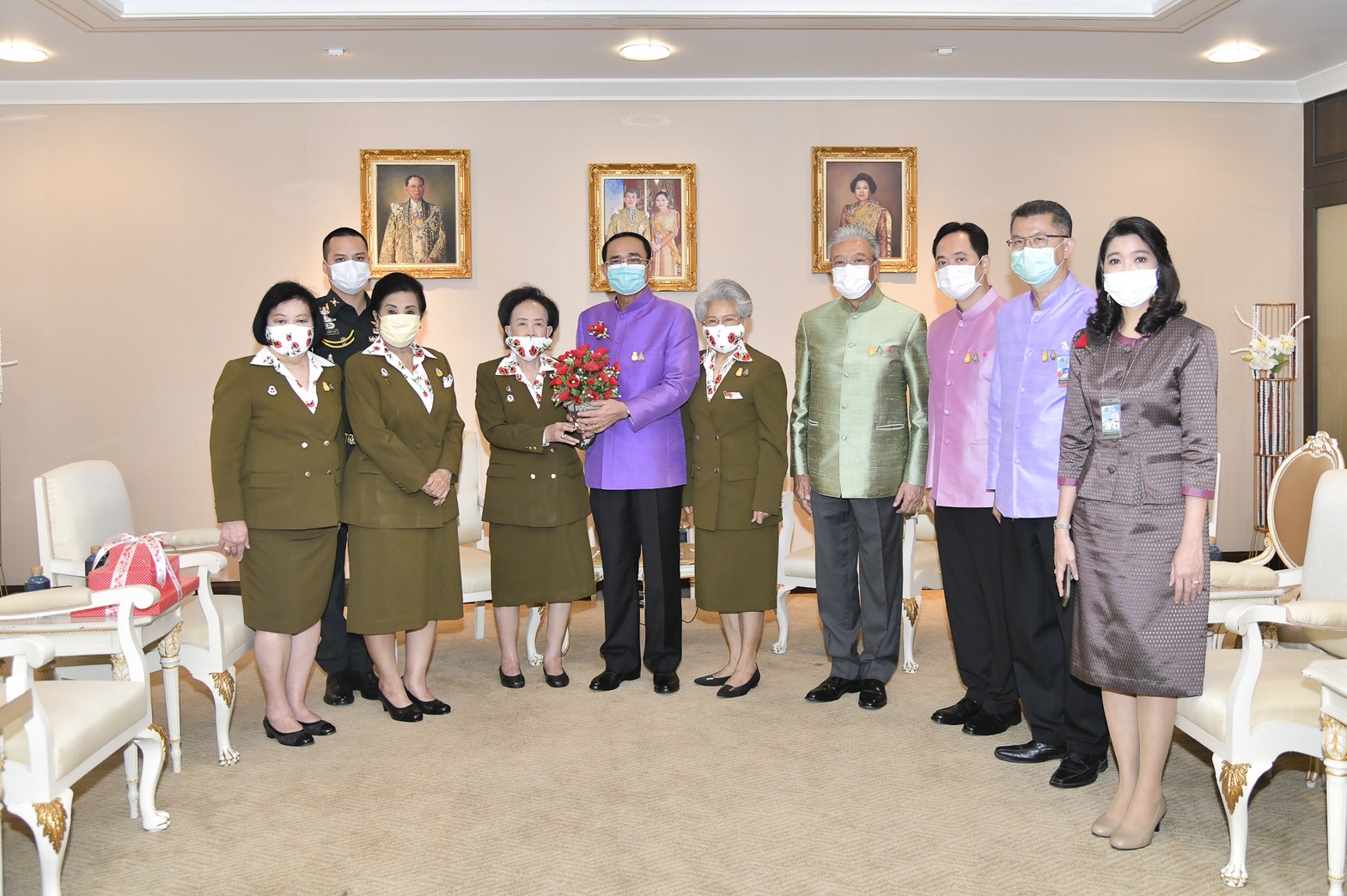 “ประยุทธ์” ประเดิม ดอกป๊อบปี้ออนไลน์ วันทหารผ่านศึก 64