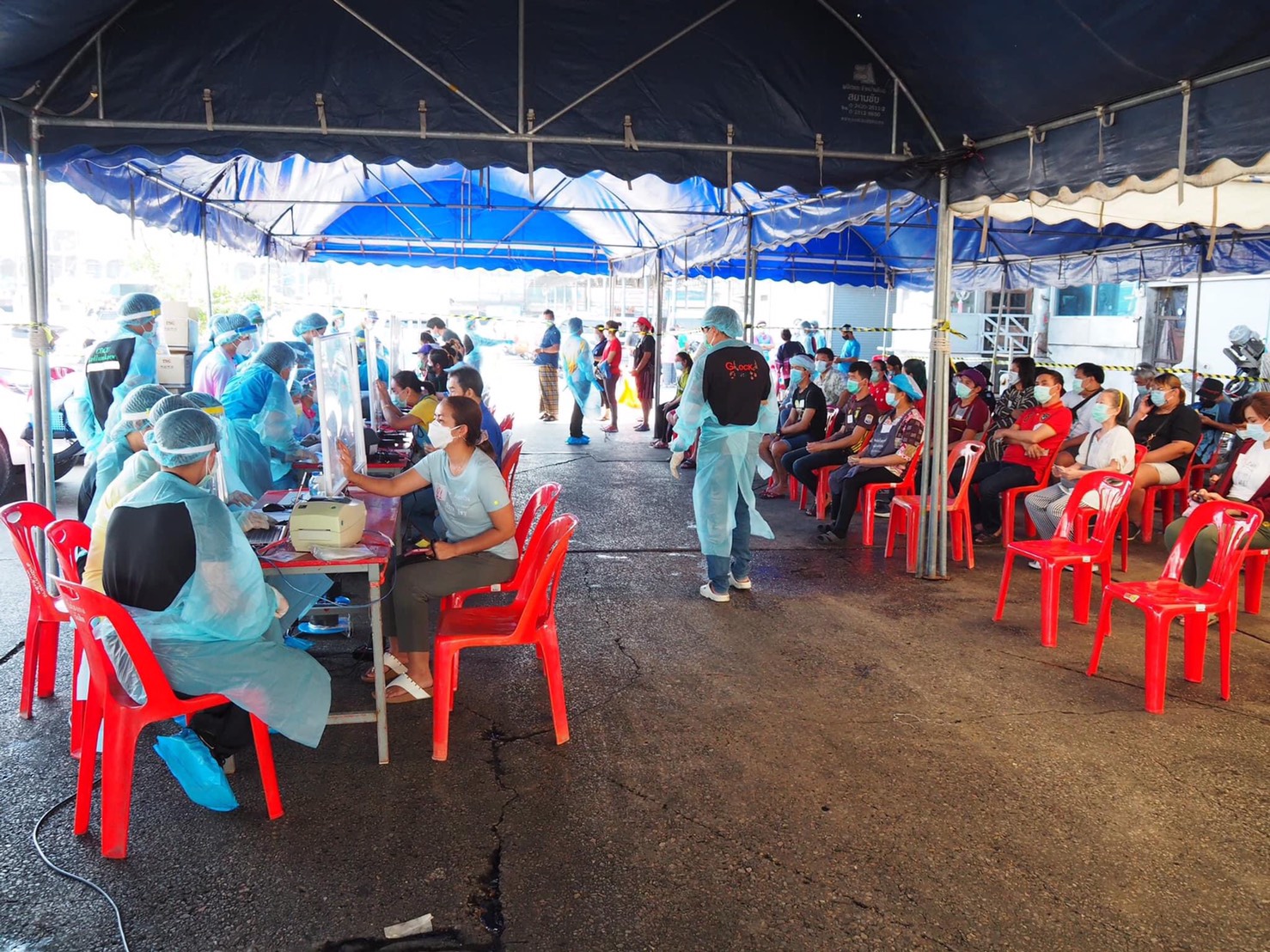 ปทุมธานีลุยตรวจเชิงรุก ”ตลาดสุชาติ-ตลาดพรพัฒน์” พบติดโควิดอีก 24 ราย