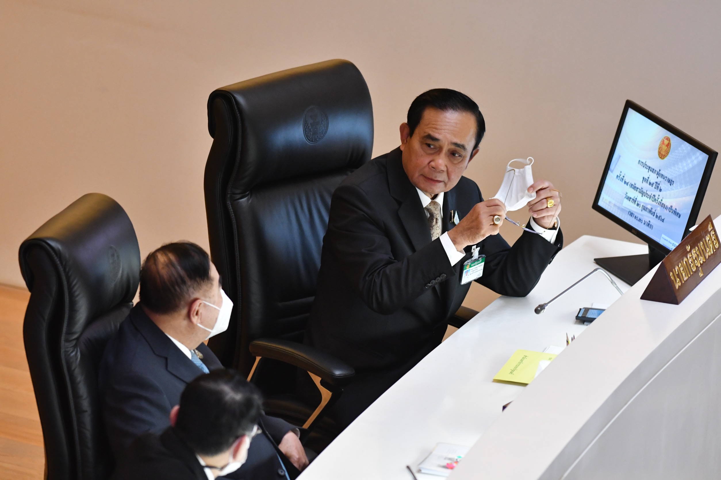 “ประยุทธ์” จ่อคลายล็อก นั่งดื่มในร้าน-เปิดสถานบันเทิง ถก ศบค.พรุ่งนี้