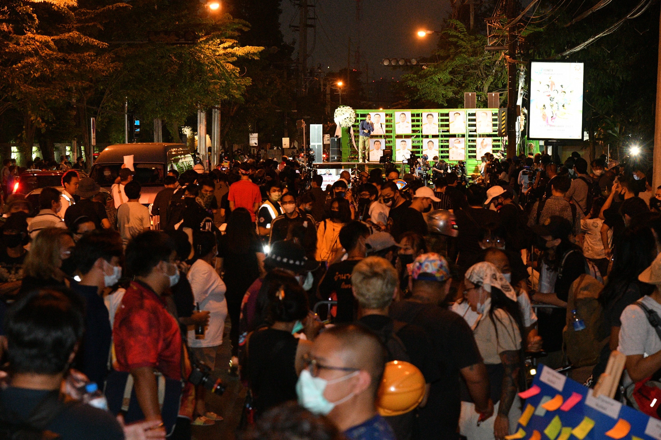 อภิปรายนอกสภา จวกรัฐบาลทหาร ซ้ำเติมคนจน เกษตรกรไร้ที่ดิน กลุ่มชาติพันธุ์ถูกขับไล่