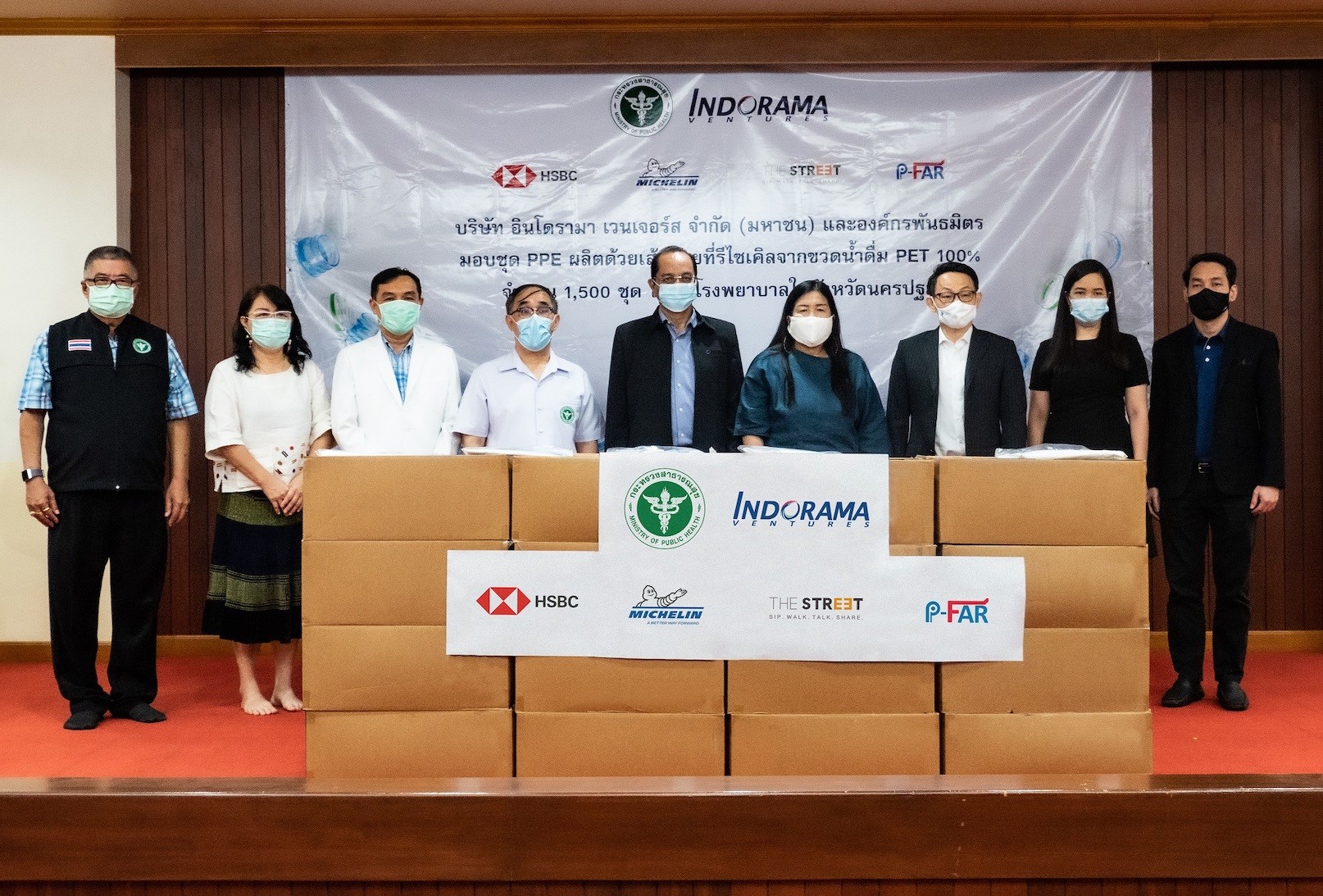 อินโดรามา เวนเจอร์ส ส่งมอบชุด PPE ผลิตจากเส้นด้าย PET รีไซเคิล 1,500 ชุด ให้แก่โรงพยาบาล 8 แห่งในจังหวัดนครปฐม
