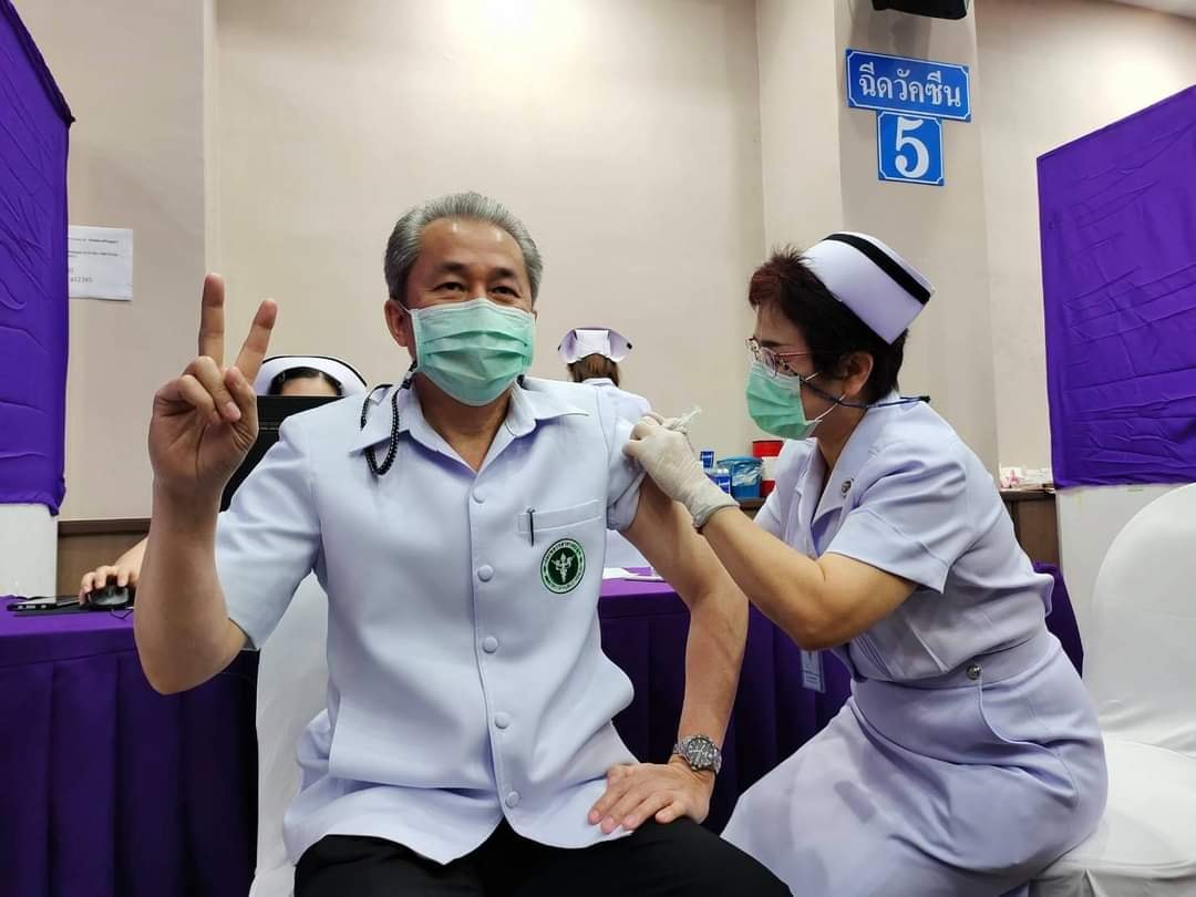 พักปฏิบัติหน้าที่ ผอ.รพ.นครพิงค์-นพ.สสจ.เชียงใหม่ ปมวัคซีนวีไอพี