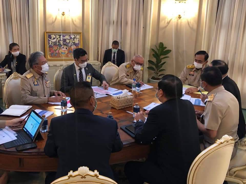 ประยุทธ์ ฟิตจัด เรียกทีมเศรษฐกิจแก้ปัญหาซอฟต์โลน-โกดังพักหนี้