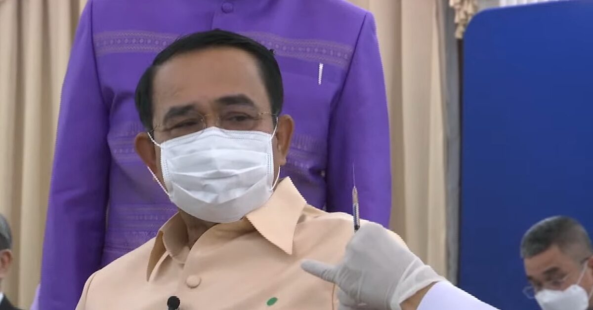 “ประยุทธ์” ฉีดแล้ว วัคซีนแอสตร้าเซนเนก้า ชม “หมอยง” มือเบา