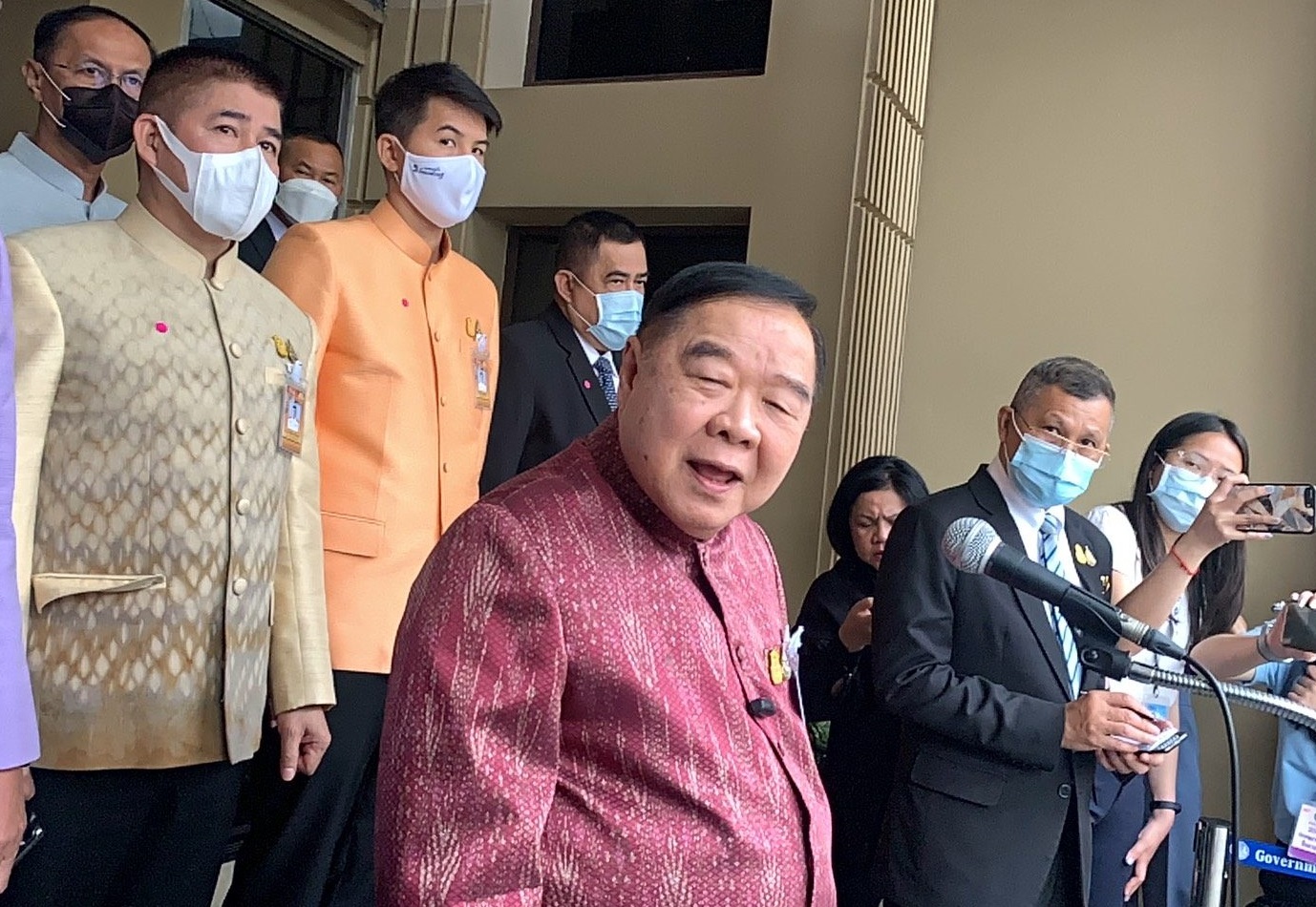 ปรับ ครม.ประยุทธ์ 2/4 แคนดิเดตรัฐมนตรี “อยู่ที่หัว” ประวิตร