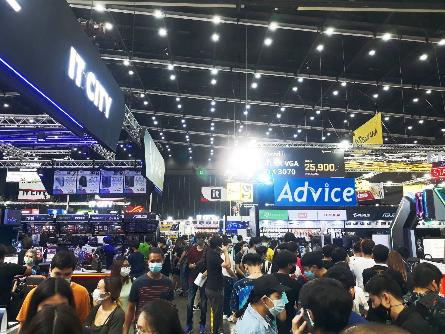 คอมมาร์ต จัดโปรแรง หั่นราคาไอโฟน 12-ส่งสินค้าเกมมิ่งรุ่นใหม่ลงตลาดเพียบ!