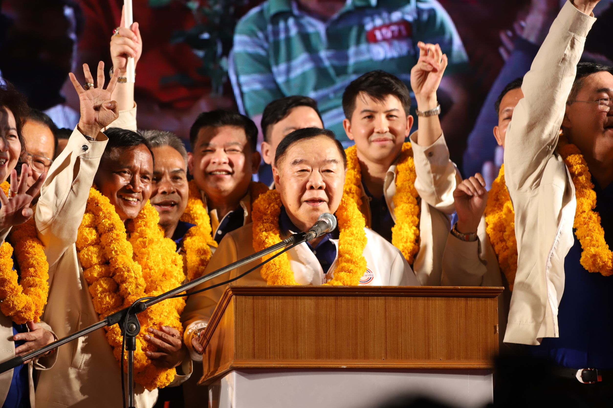 พลังประชารัฐ-ประชาธิปัตย์-กล้า ไฮปาร์ค โค้งสุดท้ายเลือกตั้งซ่อมเมืองคอน