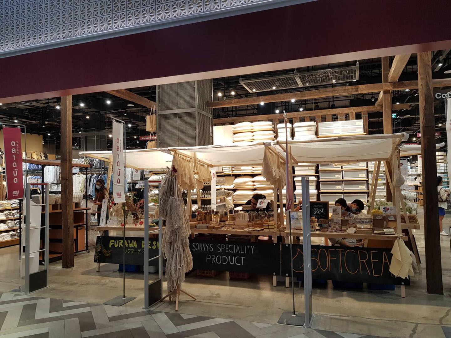 MUJI หั่นราคาเสื้อผ้าลินินลงอีก 30% ลุยจัดคาราวาน “ตลาดนัดมูจิ” รับร้อน