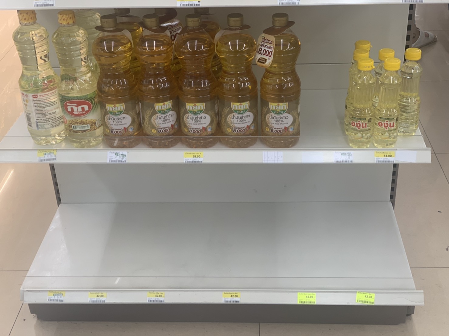 สต็อกต่ำสุดเป็นประวัติการณ์ บีบห้างขายน้ำมันปาล์ม ขวดละไม่เกิน 48 บาท