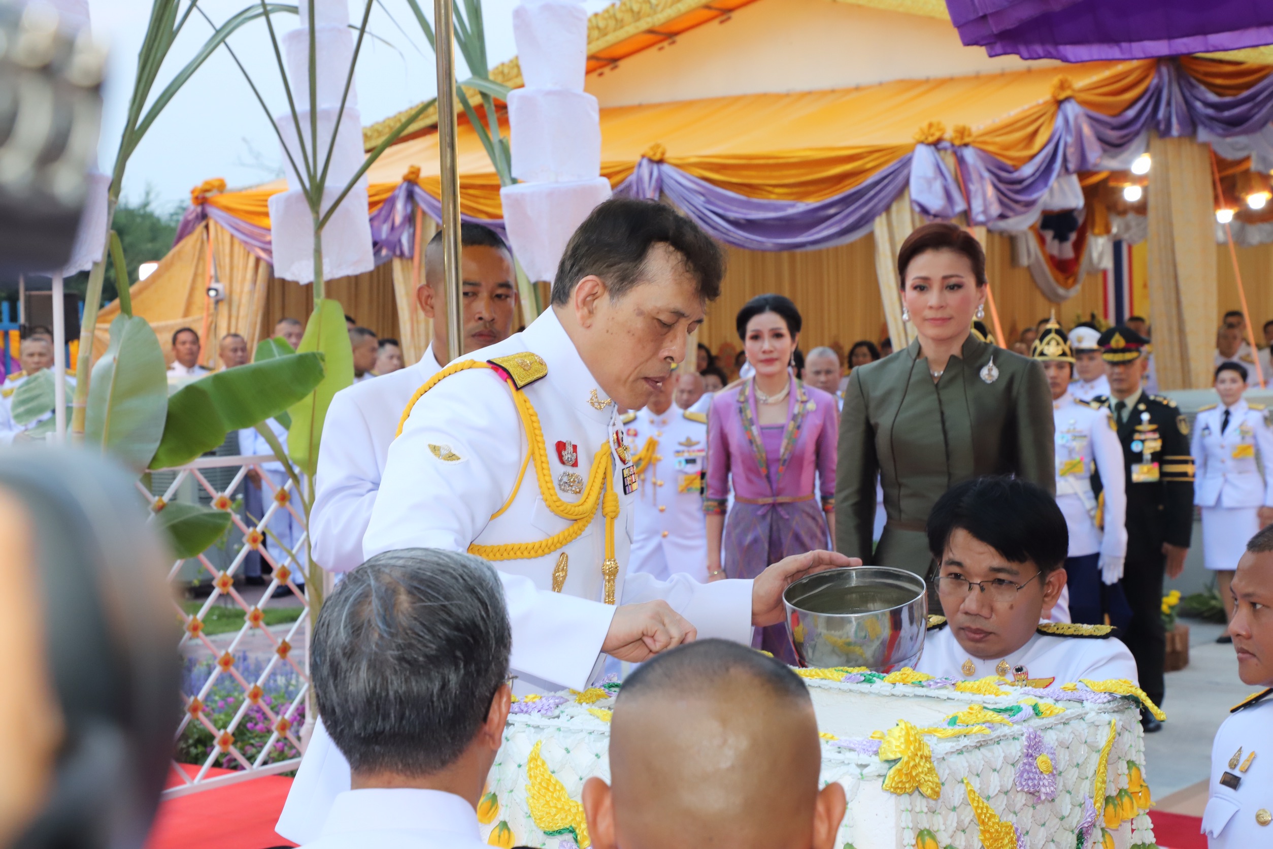 เจ้าคุณพระสินีนาฏ ตามเสด็จฯ ในหลวง พระราชินี วัดนิเวศธรรมประวัติ
