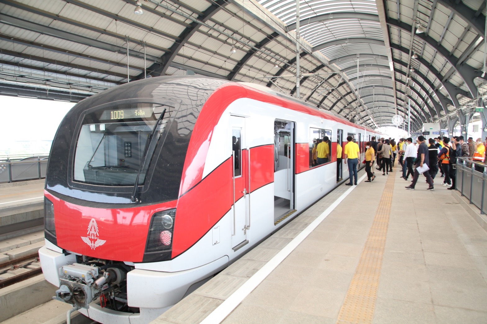 “ศักดิ์สยาม” อัพเดต รถไฟฟ้าสายสีแดง เปิดให้บริการ ก.ค.64 ฟรี