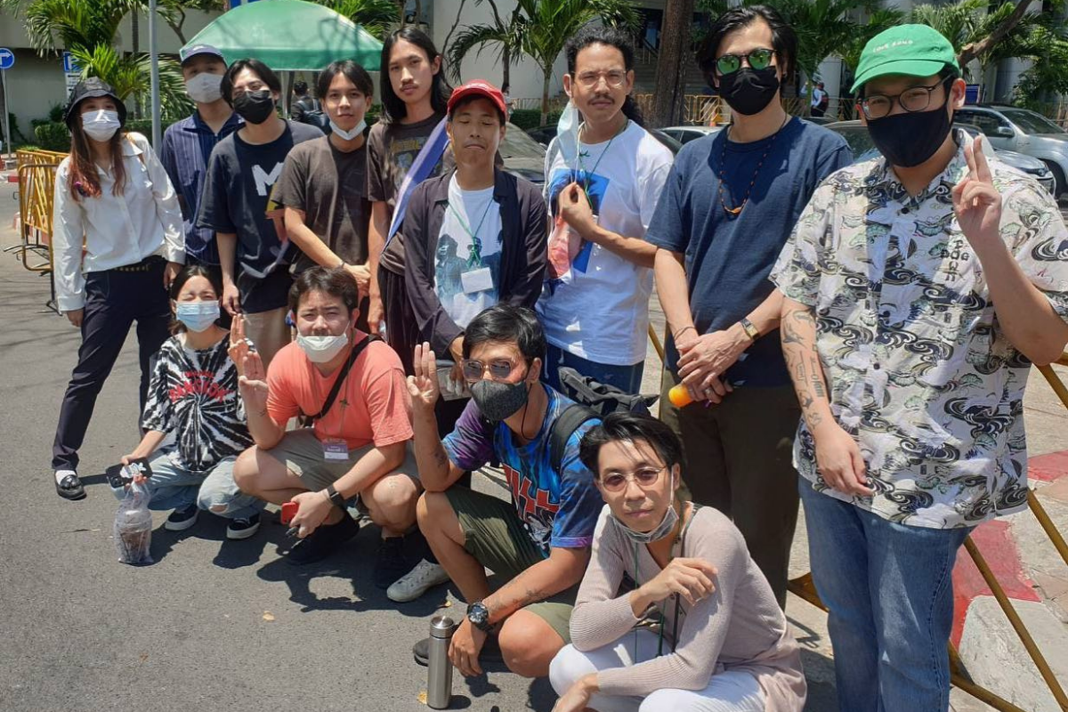 นะ POLYCAT ร่วมเฟรมวง H3F หน้าศาลอาญา ส่งกำลังใจให้ “แอมมี่”