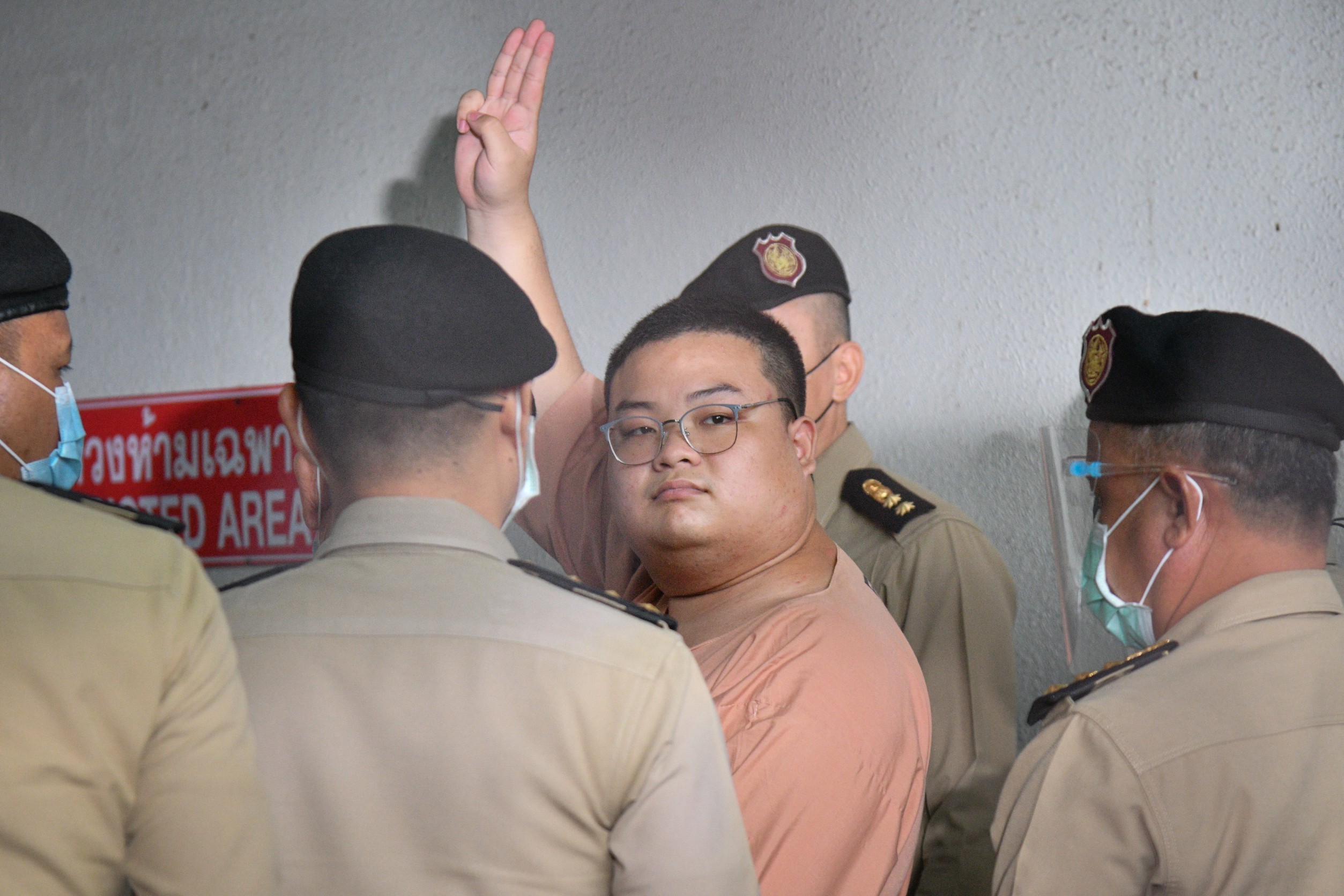 ศิษย์เก่า-ปัจจุบัน รัฐศาสตร์ ธรรมศาสตร์ แถลงลงนามร้องปล่อยตัว “เพนกวิน”