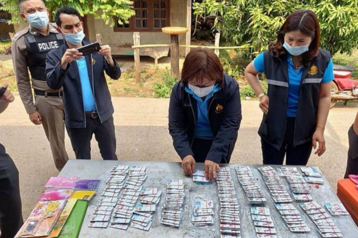 ร้านธงฟ้า นครพนม โกง “เราชนะ” ตำรวจจับกุม-ตัดสิทธิ์เข้าร่วมโครงการ