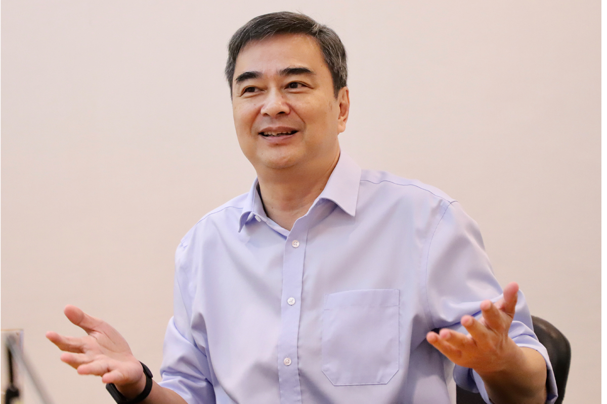 อภิสิทธิ์ : รัฐบาลประยุทธ์รักษาอำนาจ มวลชนสะสมกำลังสู้เกมแก้รัฐธรรมนูญ