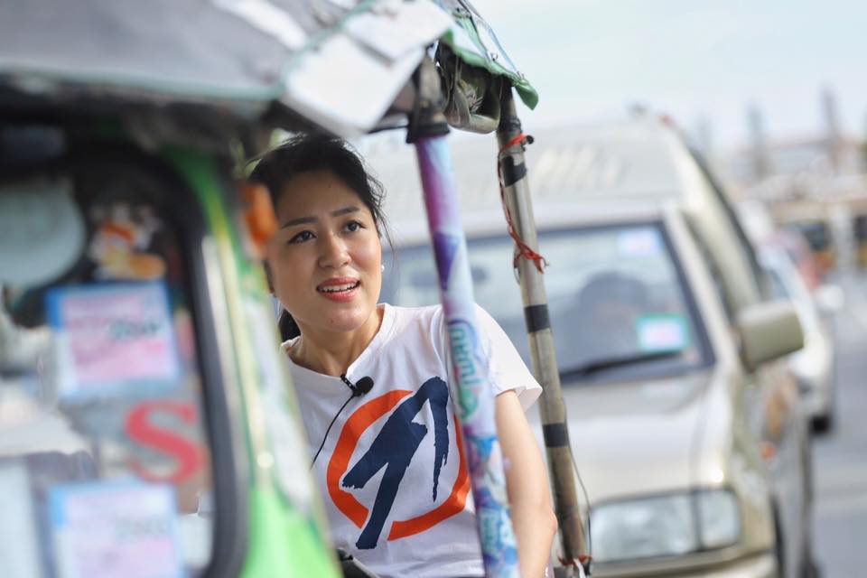“ช่อ” เจอนักข่าวถาม คิดยังไง? บ้านที่ไฟไหม้ติดป้ายด่าคณะก้าวหน้า