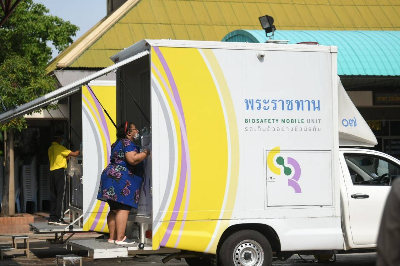 กทม. นำรถพระราชทานตรวจเชิงรุก “โควิด” เร่งจัดรถส่งผู้ป่วยตกค้าง