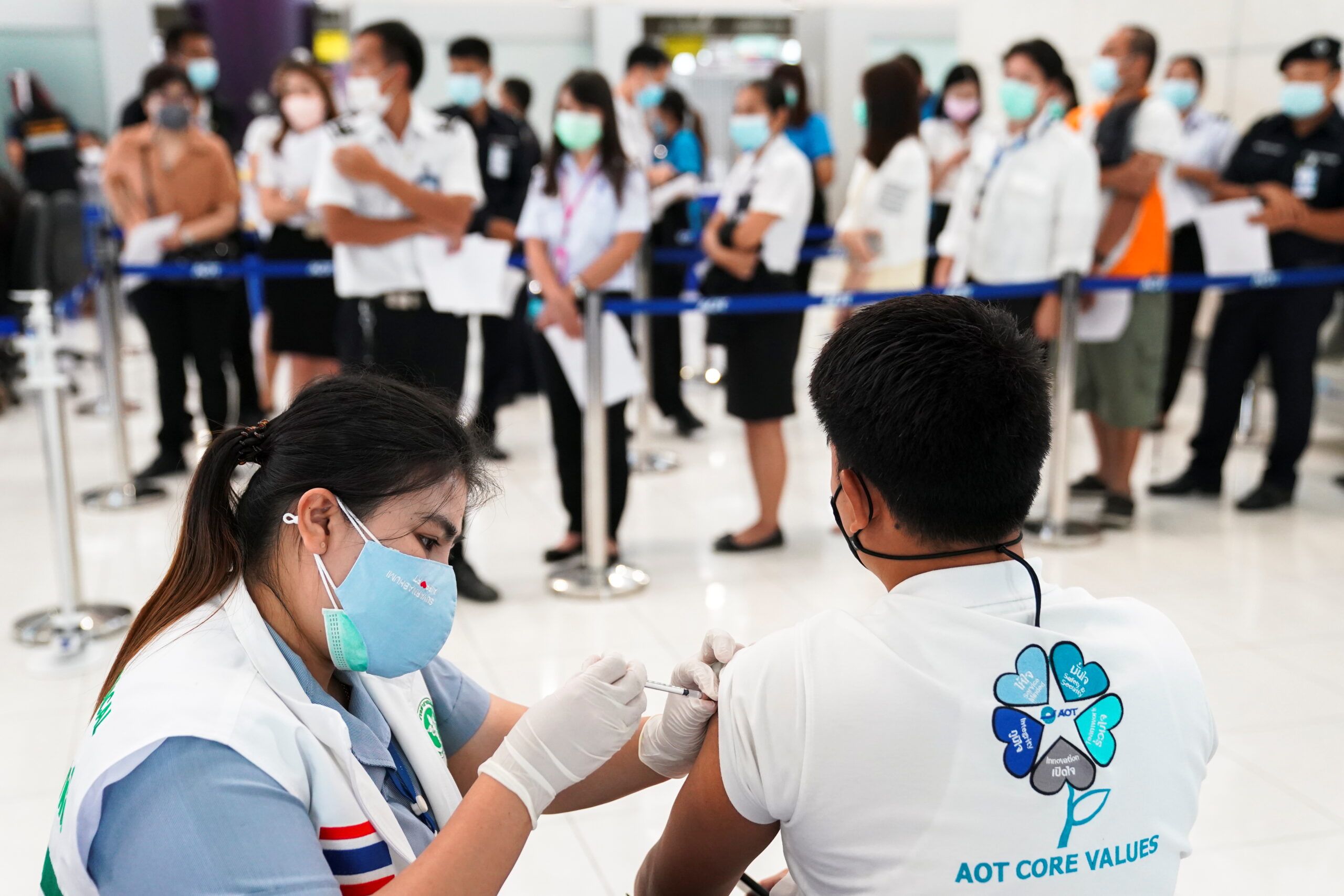 สุวรรณภูมิ ปรับพื้นที่ 42 เคาน์เตอร์ ฉีดวัคซีนโควิดให้ผู้ปฏิบัติหน้าที่