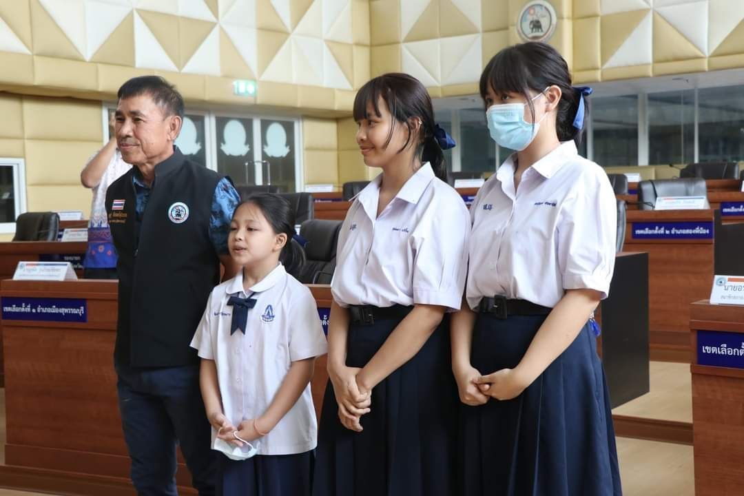 นายก อบจ. สุพรรณบุรี ตั้งนักเรียน 8 คน นั่งที่ปรึกษา กิตติมศักดิ์